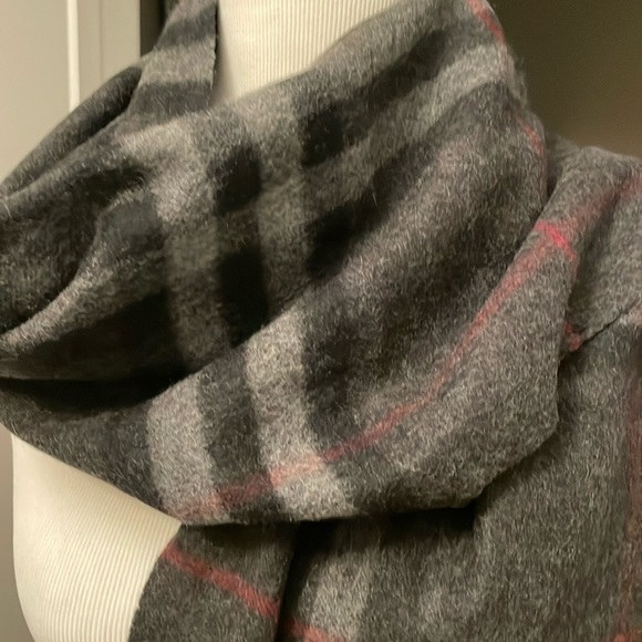 Auth Burberry 💯 Cashmere Nova Check Scarf Gray Black Red - Picture 2 of 10